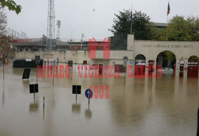 Entrata stadio Romeo Menti dopo l'alluvione del 1-11-10