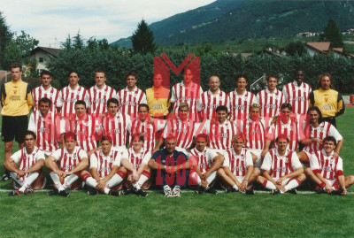 2000-01 foto squadra in ritiro.